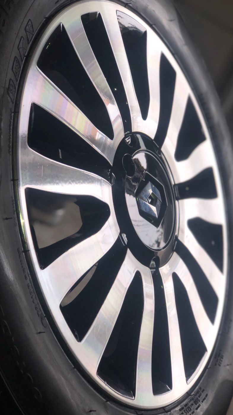 Roda Renault diamantada de perto